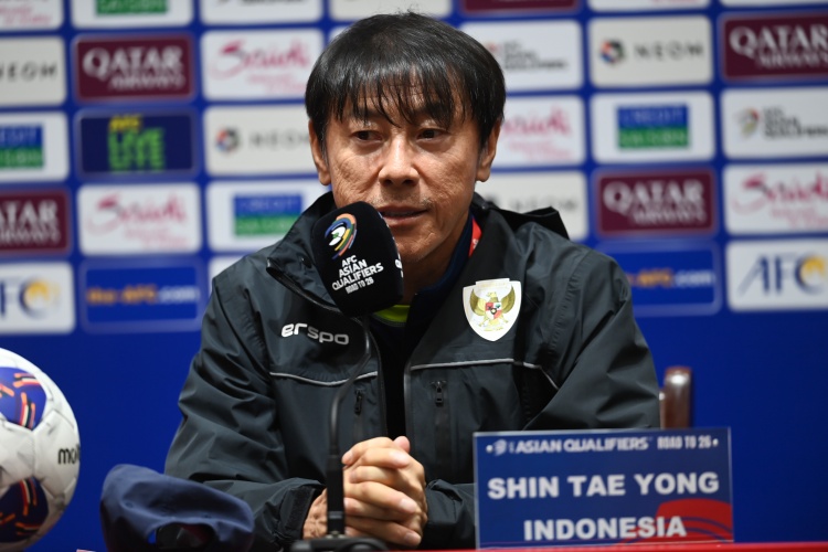小申带的蛮好的...申台龙上轮2-0沙特惨遭开除，克鲁伊维特现惨败